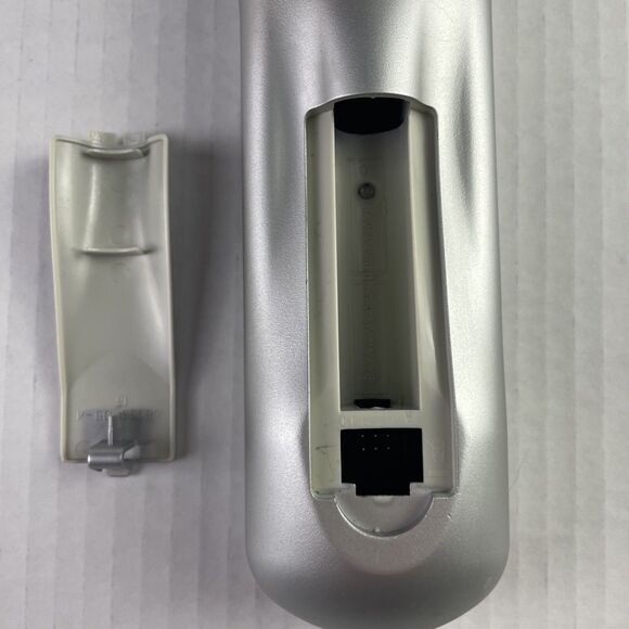 Toshiba Remote Control REM48TVA For TV Silver 8-Device Universal Replacement - Picture 10 of 12